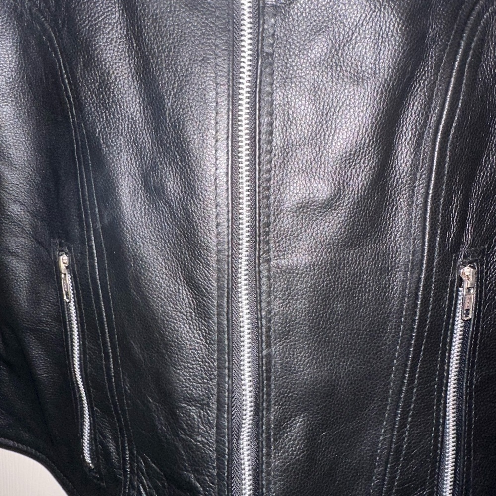 Womens leather riding jacket. New with tags never been worn. Non smoking home.